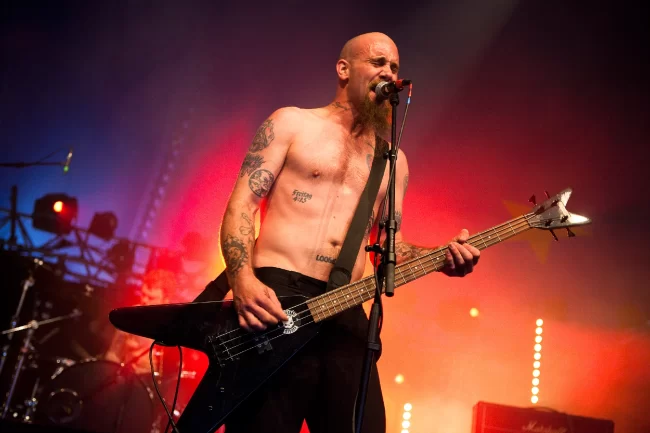Mondo Generator (Nick Oliveri) está de regreso con nuevo álbum y single