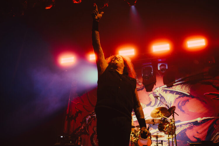 Testament desató el caos en Teatro Coliseo: más de tres décadas de thrash puro y duro